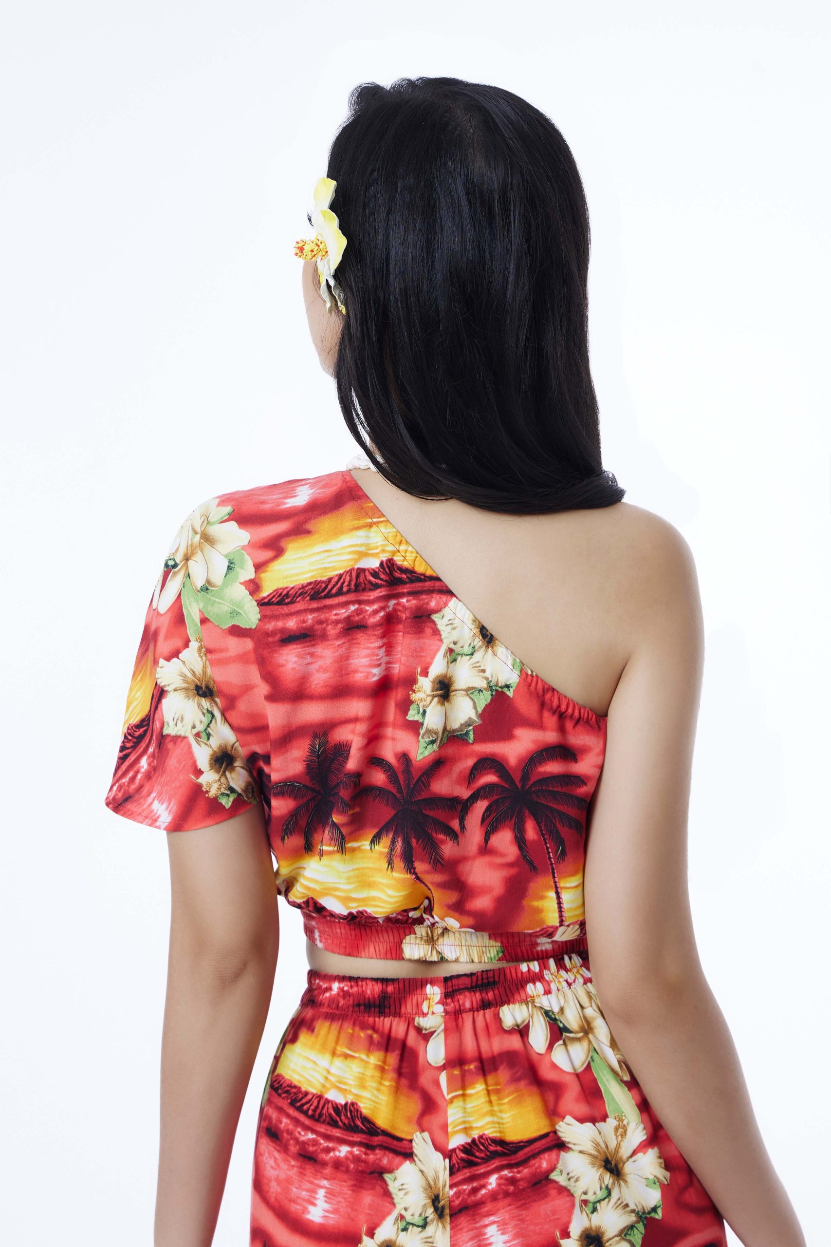 Off-shoulder Crop-top